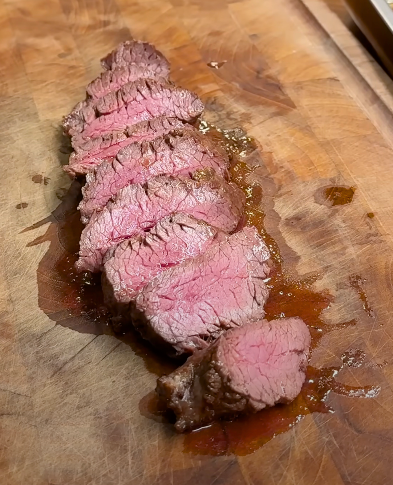 Stegt onglet skåret på tværs af fibrene