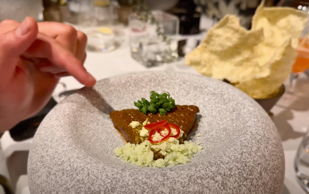 En fine dining fortolkning af den tyrkiske çiğ köfte