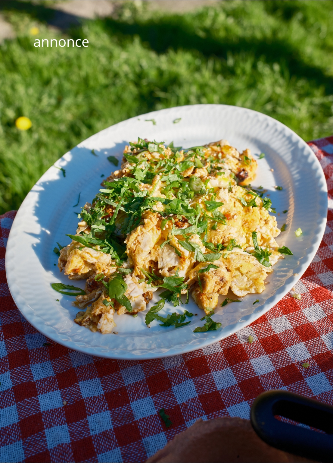 røræg med gochujang, soya, sesam, forårsløg og koriander