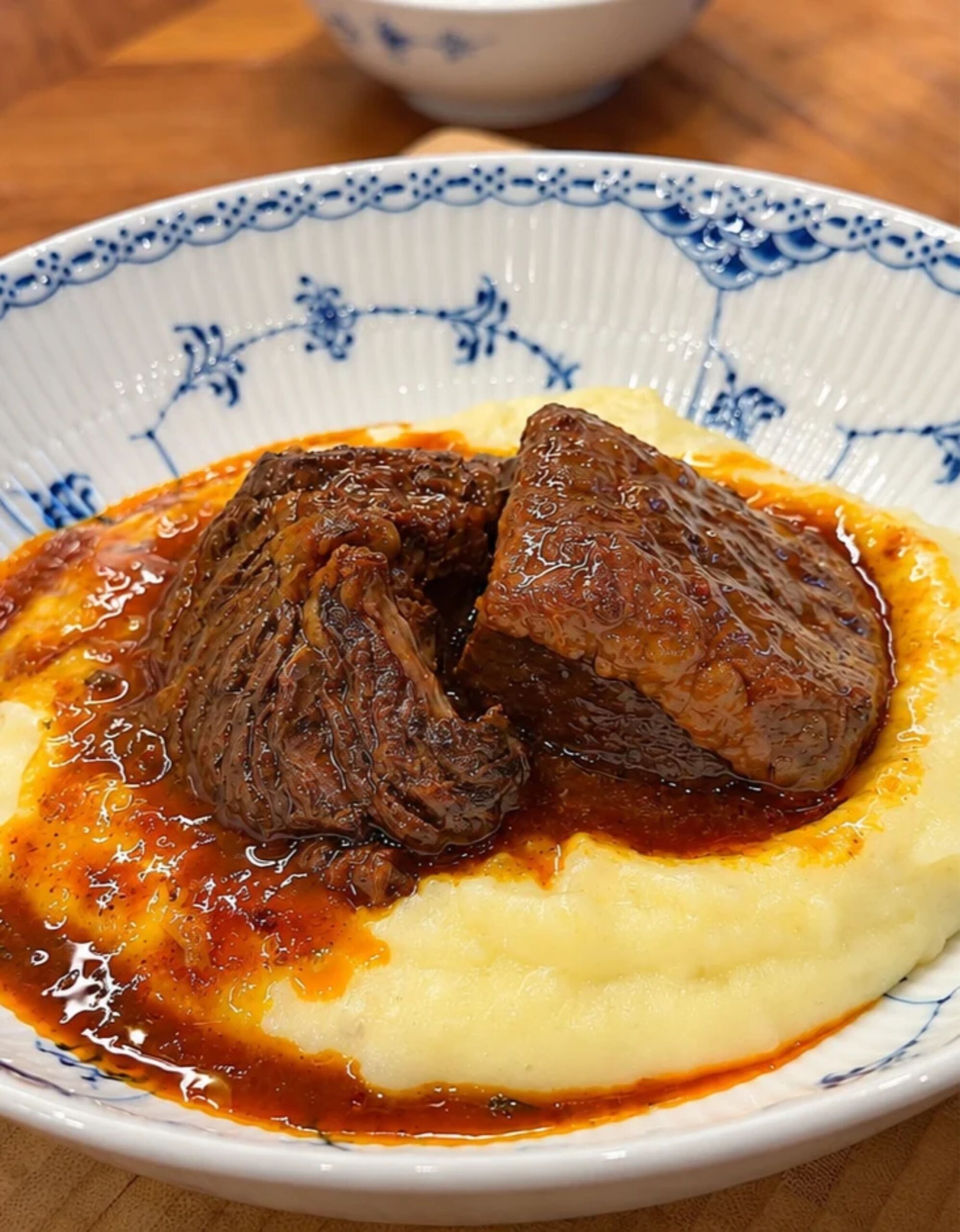 græsk stifado på kartoffelmos